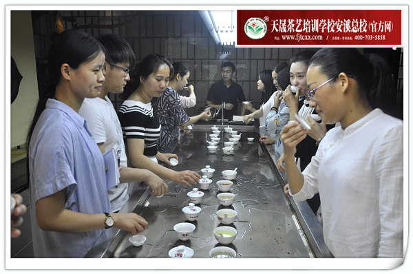 保定茶艺培训学员问天晟茶艺培训学校：十二月还有茶艺师培训班吗?(图2)