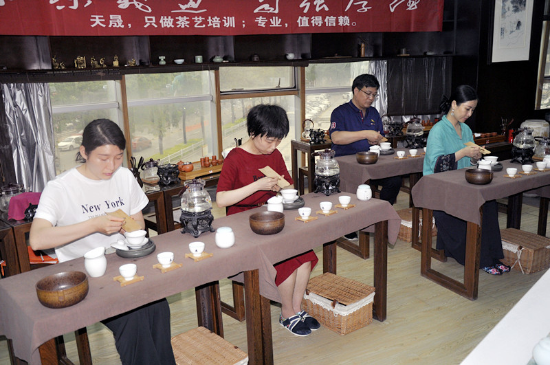 廊坊茶艺培训学员问天晟茶艺培训学校：高级茶艺师去哪里培训比较好？(图3)