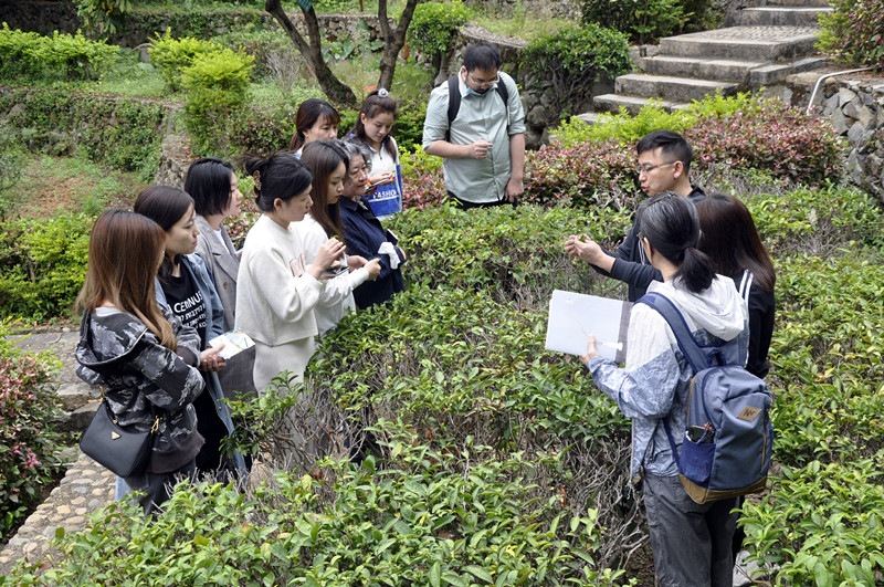 大连茶艺培训学员问天晟茶艺培训学校：零基础学茶艺可以学会吗?(图2)