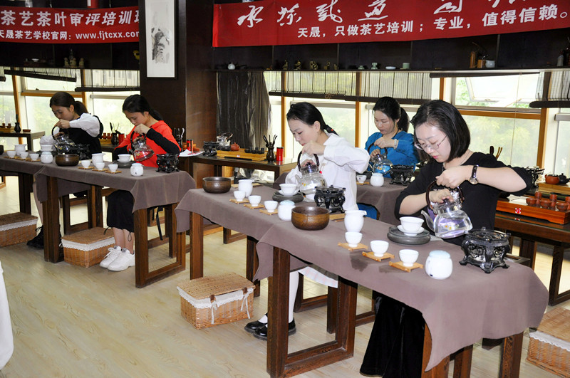 茶艺培训大师养成记：天晟茶艺培训学校，一站式打造你的茶艺传奇(图2)