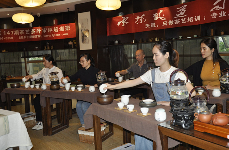 通化茶艺培训学员问天晟茶艺培训学校：学茶艺师需要什么条件？(图3)
