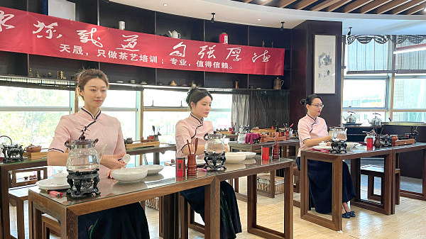 长春茶艺培训学员问天晟茶艺培训学校：零基础学茶艺可以完全学好吗?(图1)