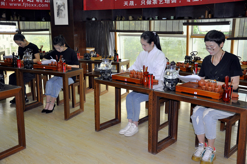 吉林茶艺培训学员问天晟茶艺培训学校：你们是国内最好的茶艺培训班吗?(图1)