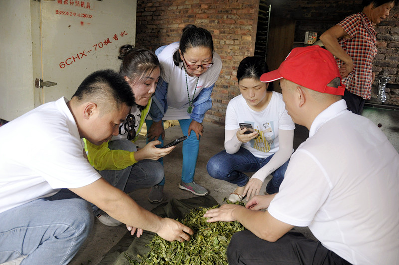 辽源茶艺培训学员问天晟茶艺培训学校：茶艺培训班一般多少钱？(图1)