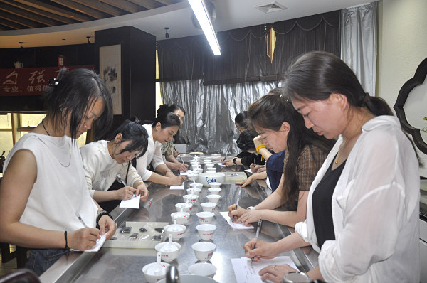 白山茶艺培训学员问天晟茶艺培训学校：白山茶艺培训内容学什么？(图1)